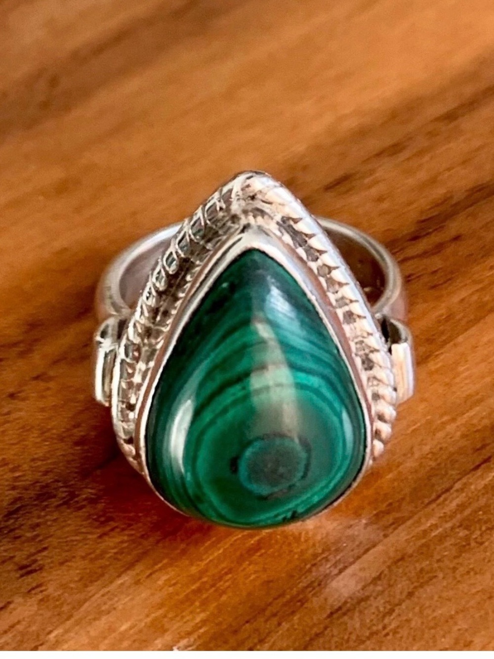 Sterling Silver 925 Teardrop Malachite Ring - Green